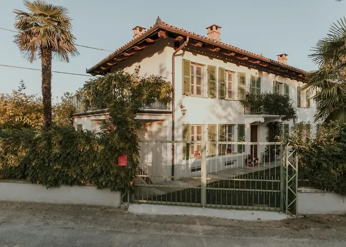 La Corte Di Lu Rocca D'Arazzo